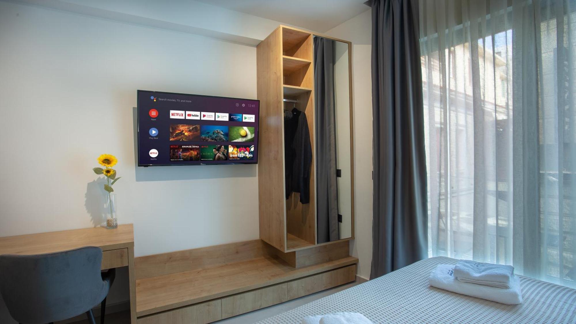 Sunflower Smartliving Suites Ираклио Екстериор снимка
