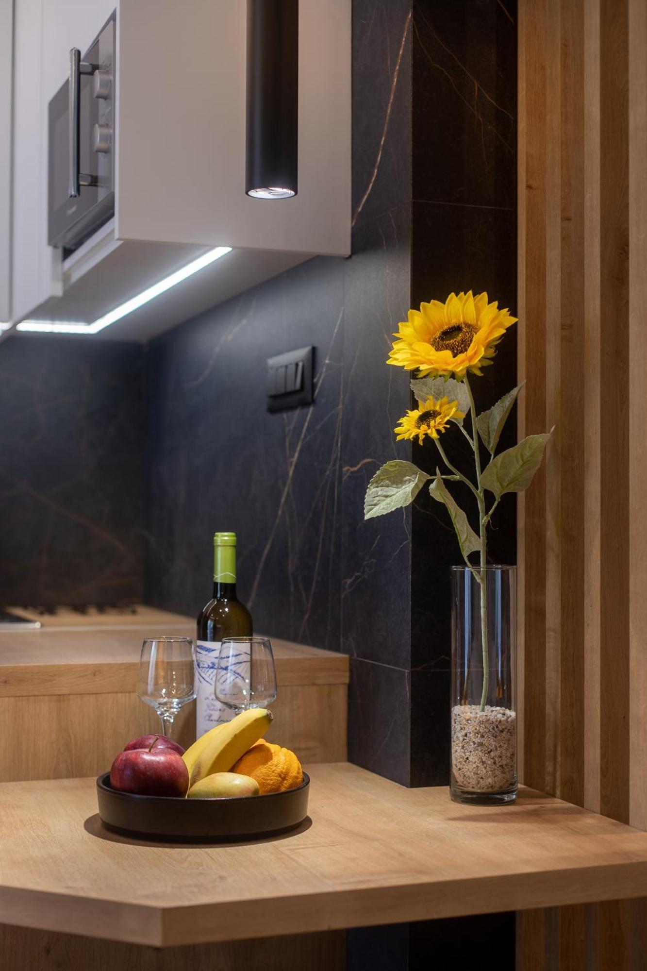 Sunflower Smartliving Suites Ираклио Екстериор снимка