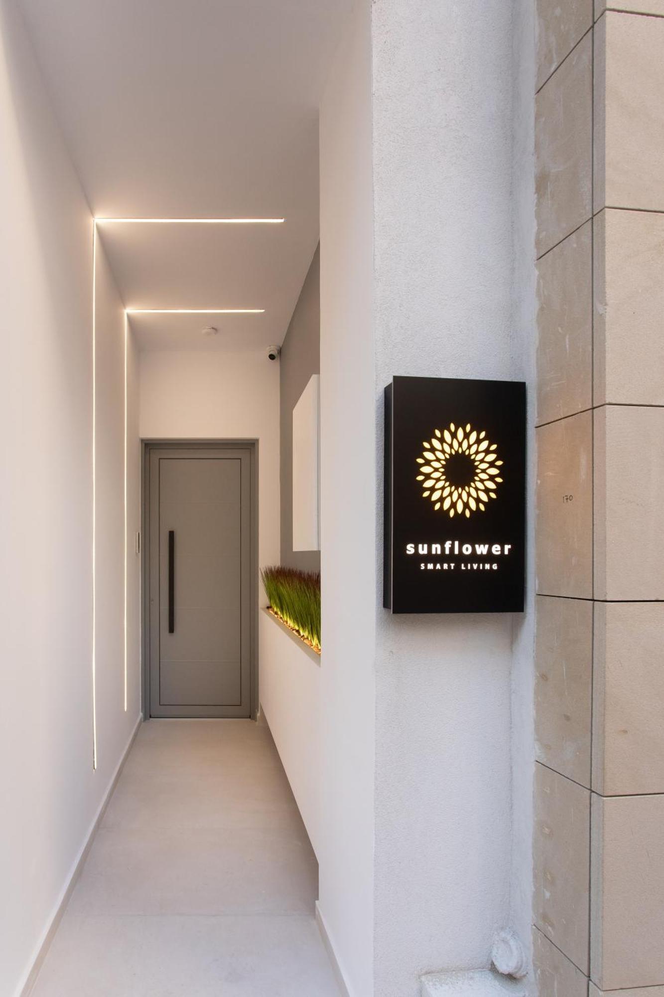 Sunflower Smartliving Suites Ираклио Екстериор снимка